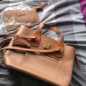 DOONEY & BOURKE TOTE AND WRISTLET